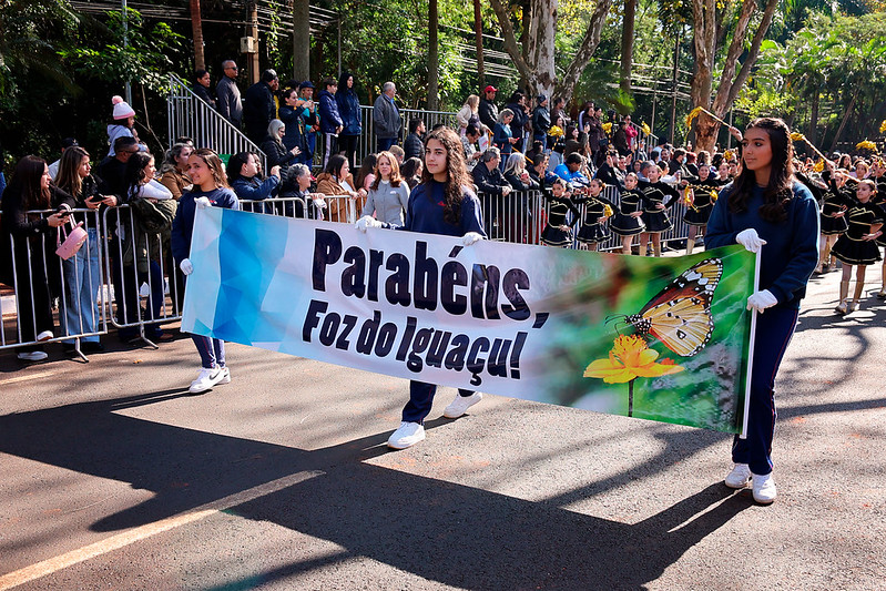 Foz do Iguaçu celebra 112 anos com Desfile Cívico que homenageia a força do turismo