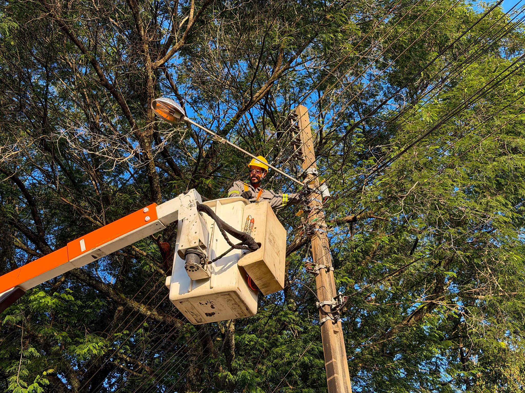 Mais de 770 pontos de iluminação recebem manutenção em apenas uma semana em Foz do Iguaçu