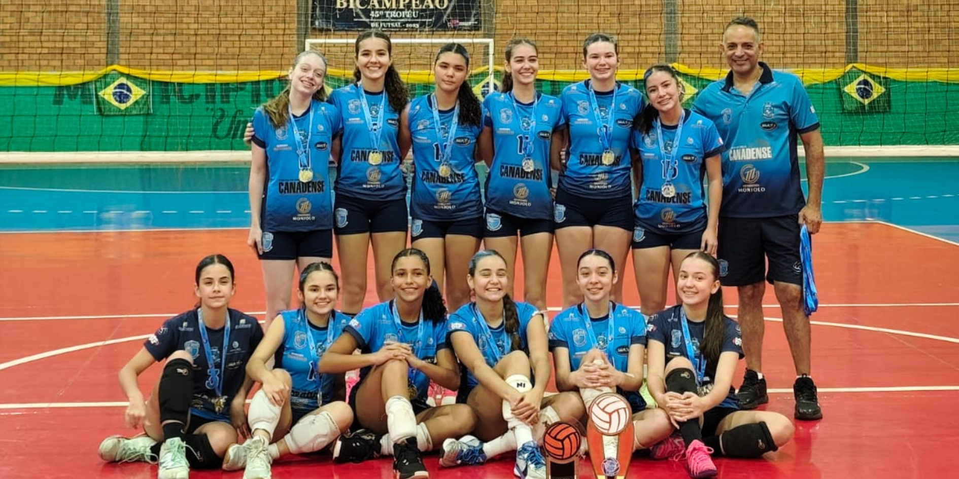 Vôlei feminino sub-15 de Foz conquista ouro invicto na Copa Amizade