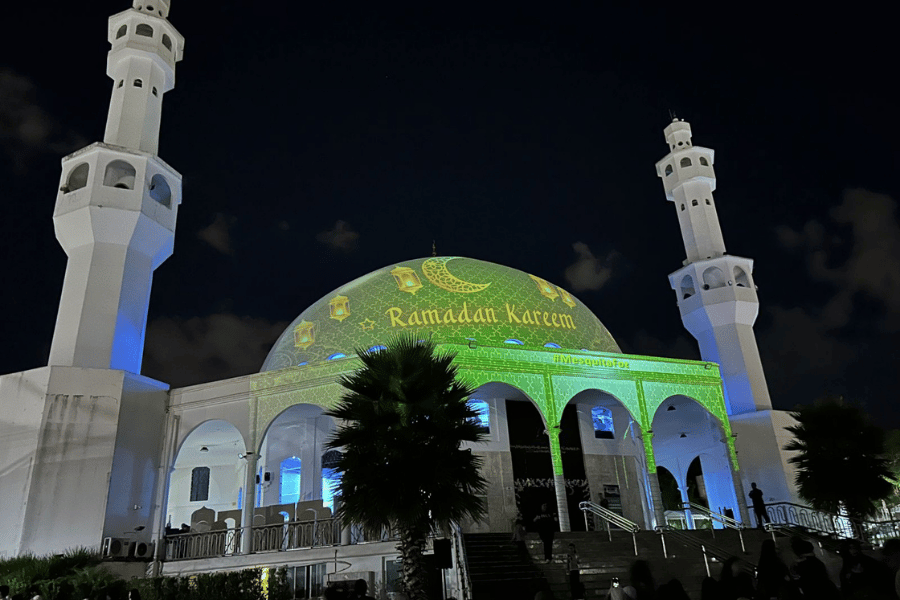 Mesquita de Foz do Iguaçu vira atração noturna durante o mês do Ramadan