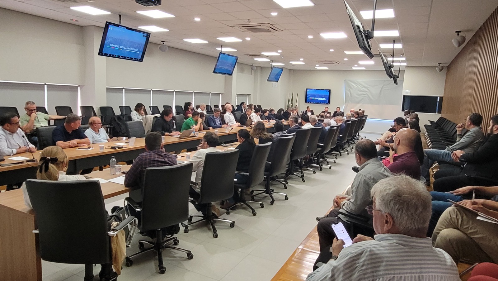 Codefoz promove plenária integrada para discutir segurança pública e mobilidade em Foz do Iguaçu