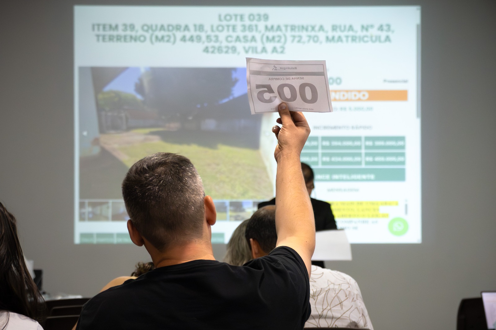 Leilão de imóveis da Vila A arrecada R$ 9,6 milhões em Foz do Iguaçu