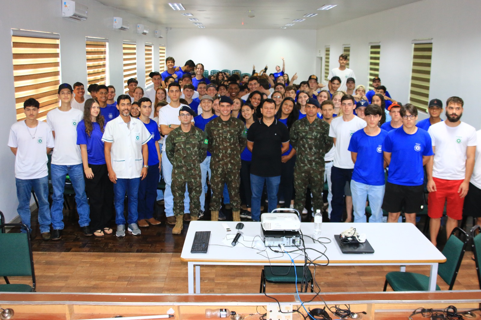 Cadetes da AMAN realizam palestras em escolas durante estágio no 34º BI Mec