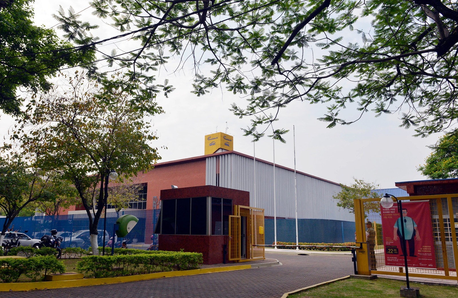 Trabalhadores do comércio têm acesso a serviços com preços especiais no Sesc Foz