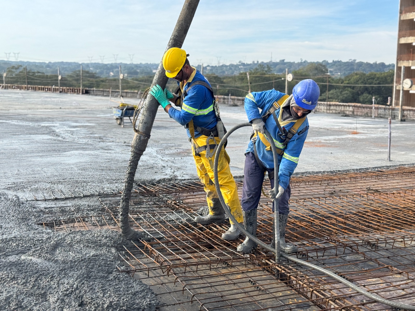 Conclusão da concretagem do prédio de salas de aula marca avanço das obras do Campus Arandu da UNILA