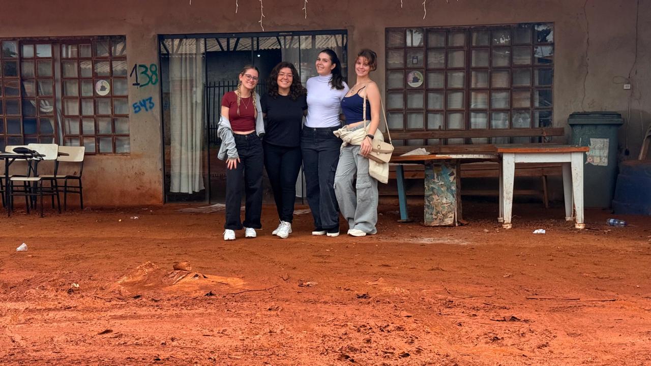 Projeto acadêmico retrata histórias de mães da comunidade Bubas em Foz do Iguaçu