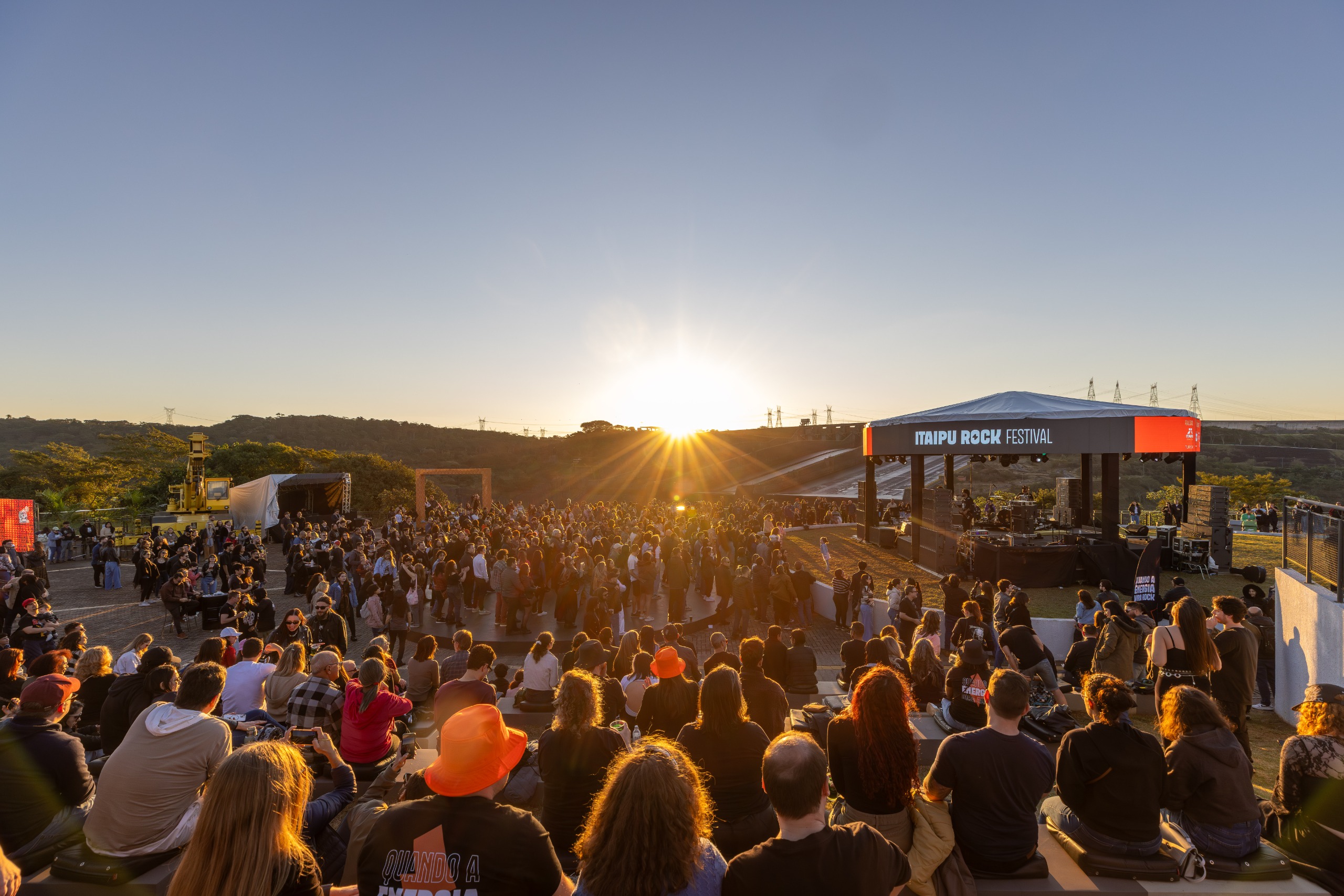Itaipu Rock Festival reúne mais de 5 mil pessoas na primeira edição realizada no Mirante do Vertedouro
