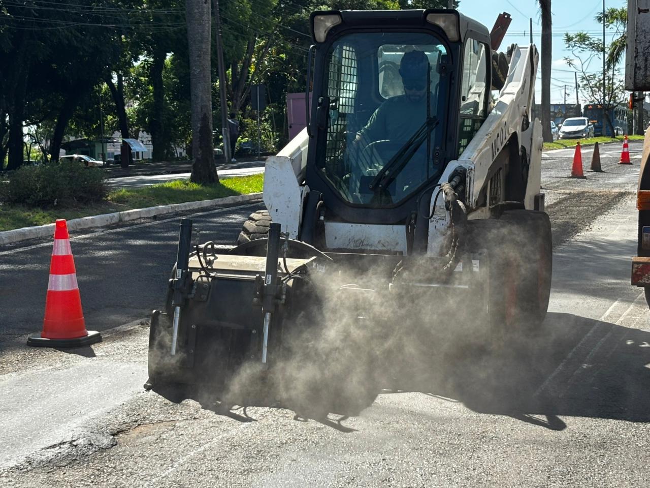 Primeiro trecho da recuperação asfáltica na Avenida das Cataratas é concluído e obras seguem na via