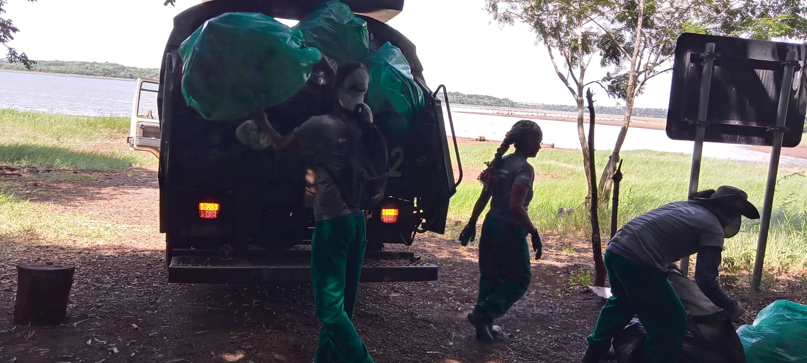 Secretaria de Meio Ambiente participa da 13ª Campanha de Limpeza do Lago de Itaipu