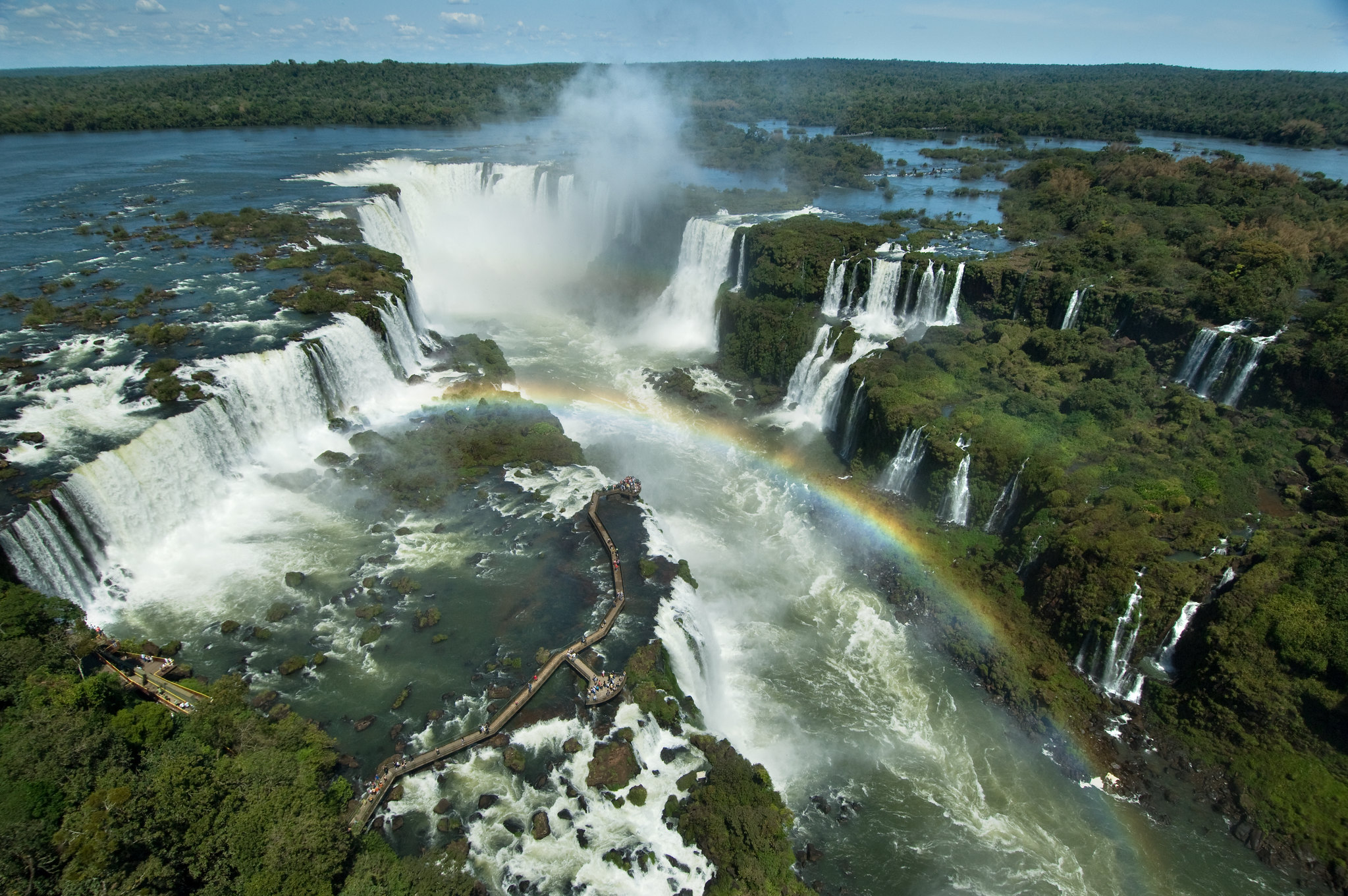 Cataratas do Iguaçu: O Espetáculo Natural Mais Impressionante do Brasil